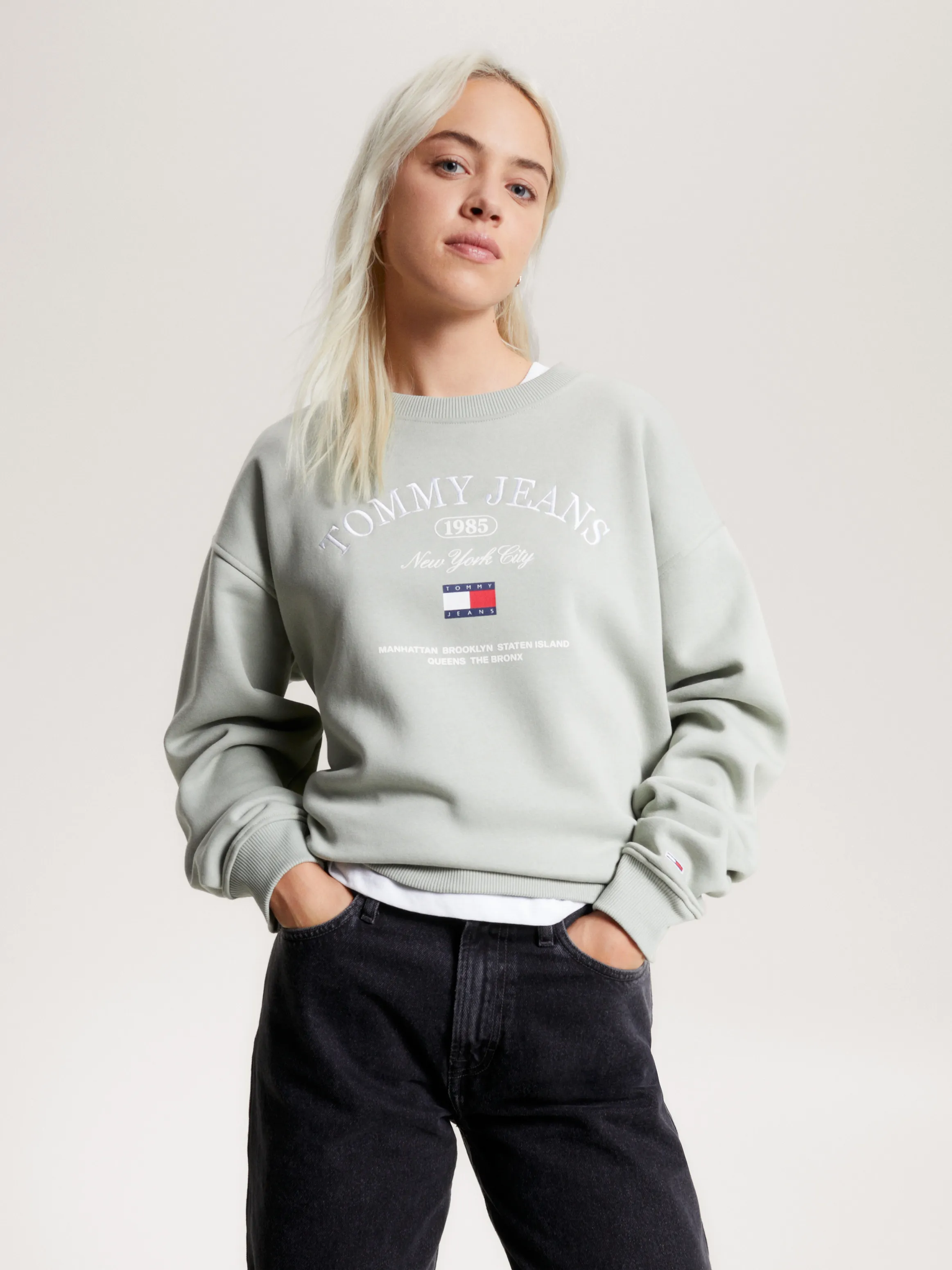 Crew Neck Logo Relaxed Sweatshirt | Sweatshirts & Hoodies | Tommy Jeans