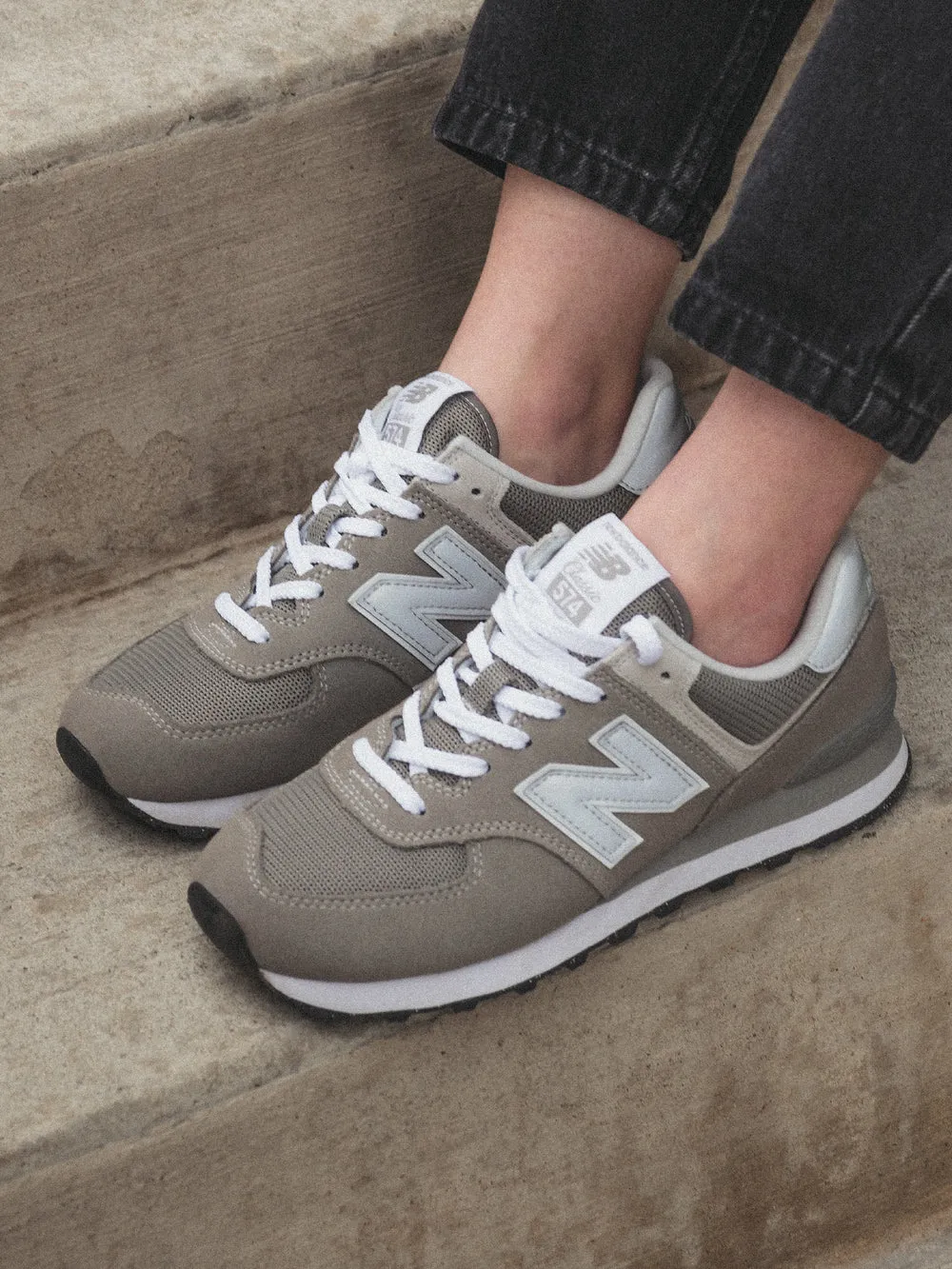 NEW BALANCE MENS NEW BALANCE THE 574 SNEAKER