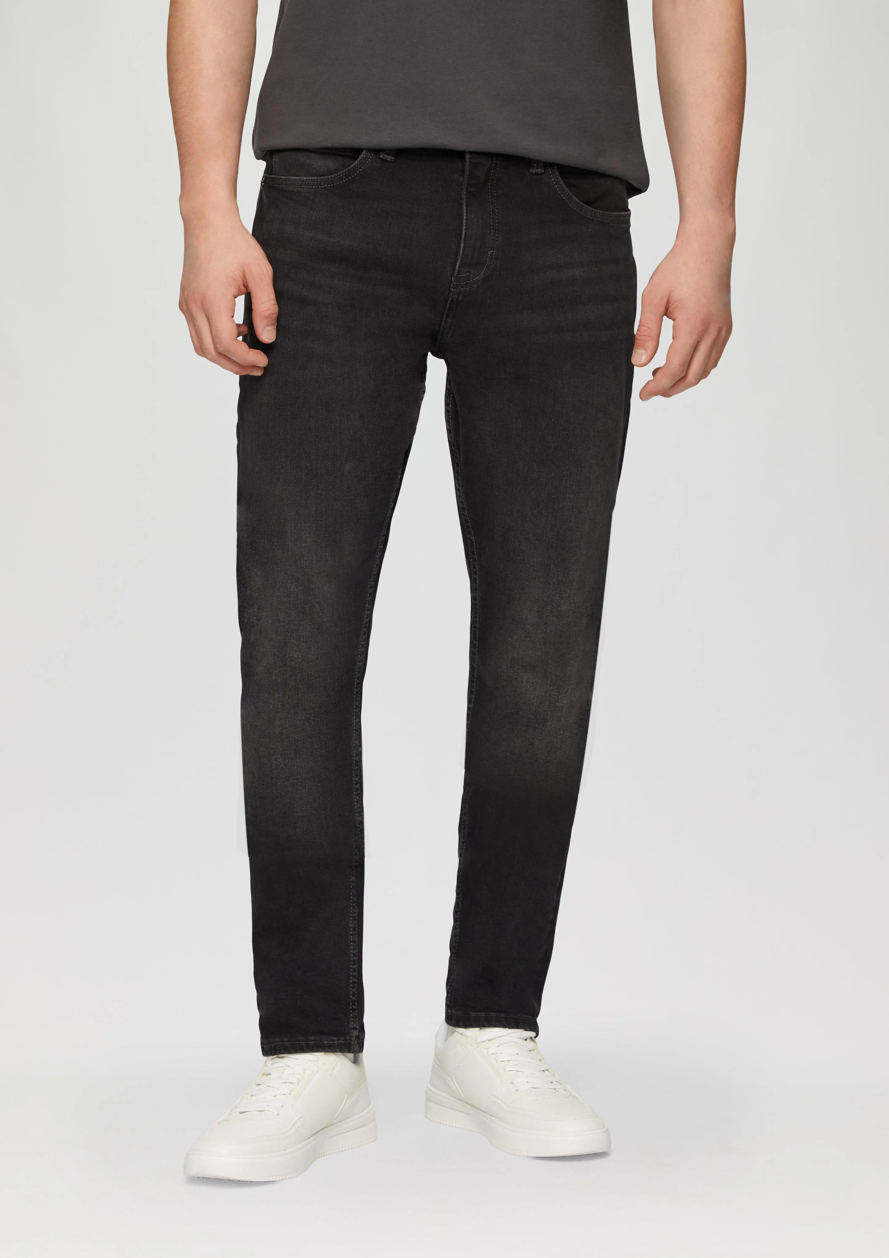 Shawn jeans / regular fit / mid rise / tapered leg